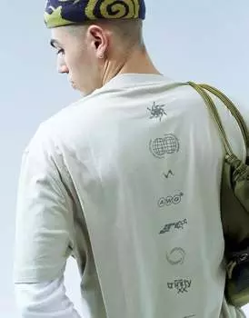Бежевая футболка оверсайз с принтом на спине вдоль спины ASOS