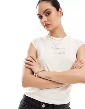 Бежевая футболка узкого кроя с графическим рисунком Pull&Bear