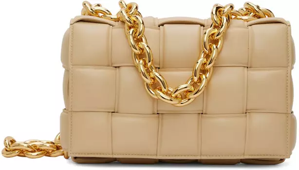 Бежевая стеганая сумка-кассета с цепочкой Bottega Veneta