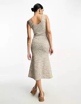 Бежевое меланжевое платье миди со струящимся подолом NA-KD