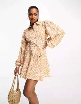 Бежевое мини-платье с длинными рукавами и завязкой на талии Influence