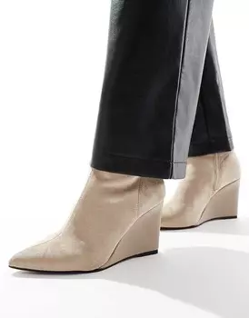 Бежевые ботильоны на танкетке River Island