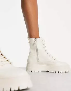 Бежевые ботинки на плоской подошве со шнуровкой Stradivarius Wide Fit