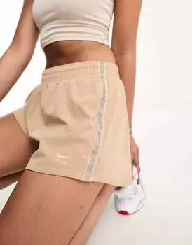 Бежевые шорты Nike Air Dri-FIT средней посадки (3 дюйма) в стиле ретро