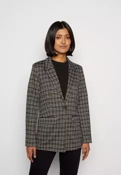 Блейзер b.young