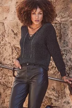 Блестящий джемпер с напуском на шнуровке и цепочке Sosandar, черный