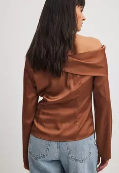 Блуза DRAPIERTES ONE-SHOULDER NA-KD, коричневый