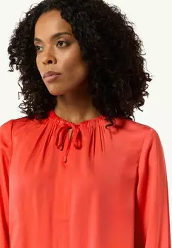 Блуза MIT GERAFFTEM AUSSCHNITT comma, коралл