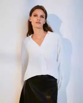 Блуза с креповым V-образным вырезом Woman El Corte Ingls, цвет 120 Crudo