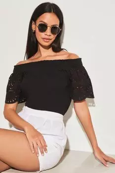 Блуза с воротником-стойкой и английской вышивкой на рукавах Lipsy, черный