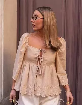 Блузка-бэбидолл с квадратным вырезом Daisy Street x Molly Mcfarlane в натуральном цвете