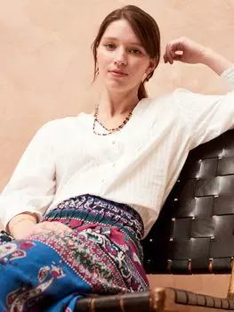 Блузка Brora с v-образным вырезом и вышивкой из органического хлопка, белая