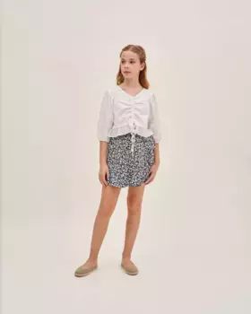 Блузка для девочки с длинными рукавами и сборкой по центру Dadati, белый