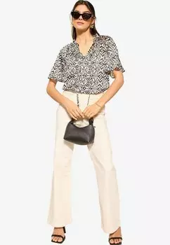 Блузка Flutter Sleeve Keyhole Friends Like These, черный в горошек