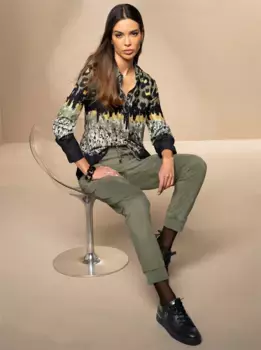Блузка Heine с принтом, хаки