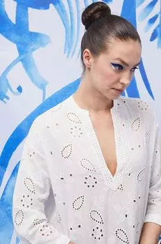 Блузка из медицинского хлопка с декоративной вышивкой Medicine, белый