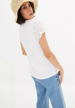 Блузка Mit Lochstickerei bonprix, белая