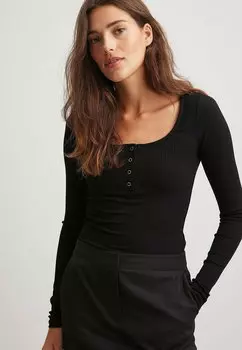 Блузка NA-KD, черная