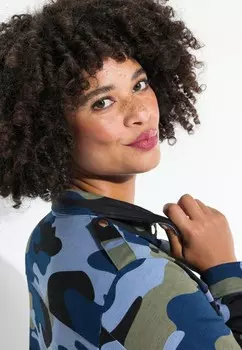 Блузка на пуговицах CAMOUFLAGE SEQUINED PATCHES Angel of Style, зеленый