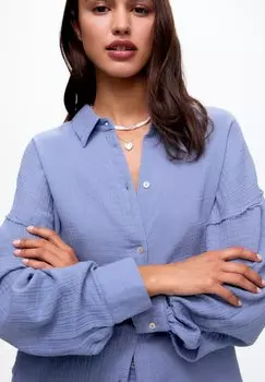Блузка на пуговицах Creased With Frayed PULL&BEAR, синяя