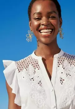 Блузка на пуговицах FLUTTER SLEEVE CUTWORK REGULAR FIT Love & Roses, белый