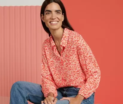 Блузка-рубашка с принтом Tchibo, красные тона