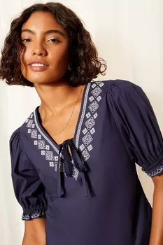 Блузка с контрастной вышивкой, рукавами фонариками и завязкой на шее Friends Like These, синий
