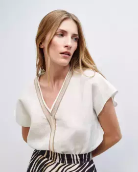 Блузка с короткими рукавами и V-образным вырезом Woman El Corte Ingls, цвет 120 Crudo