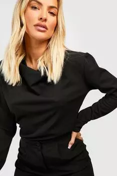 Блузка с креповым вырезом и подплечниками Boohoo, черный