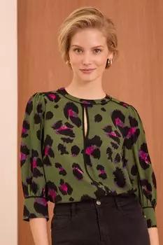 Блузка с круглым вырезом и длинными рукавами, украшенная анималистичным принтом Love & Roses, хаки