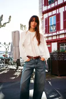 Блузка с кружевной отделкой и воланами ZARA, экрю