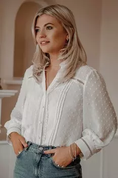 Блузка с рукавом 3/4 кружевной отделкой и застежкой на пуговицы Love & Roses, белый