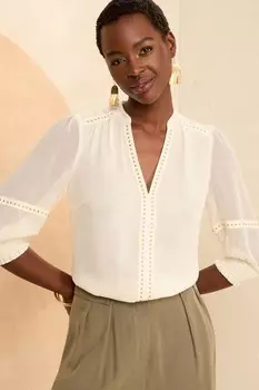 Блузка с V образным вырезом и фурнитурой Love & Roses, белый