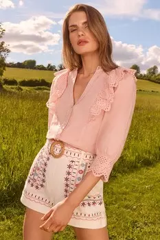 Блузка с V образным вырезом и оборками в технике бродери Love & Roses, розовый