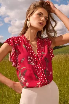 Блузка с V образным вырезом и рукавами крылышками, отделкой воланами Love & Roses, красный