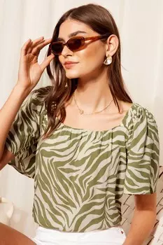 Блузка с воротником Бардо и рукавами крылышками Friends Like These, зеленый