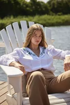 Блузка Trendyol с воротником и вышивкой, белый