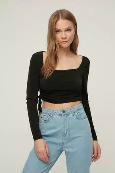 Блузка Trendyol укороченная эластичная приталенного кроя с квадратным вырезом, черный