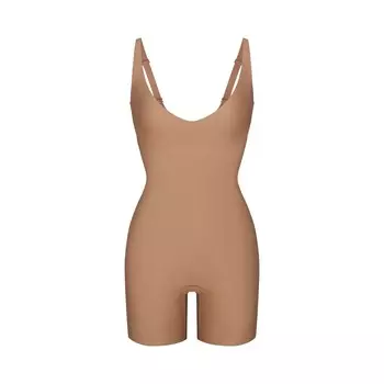 Боди core sculpt lunge до средней части бедра SKIMS, цвет sienna
