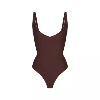 Боди core sculpt lunge thong SKIMS, цвет cocoa