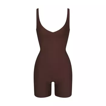 Боди до средней длины бедра с глубоким вырезом без подкладки SKIMS Skims Body, цвет Cocoa