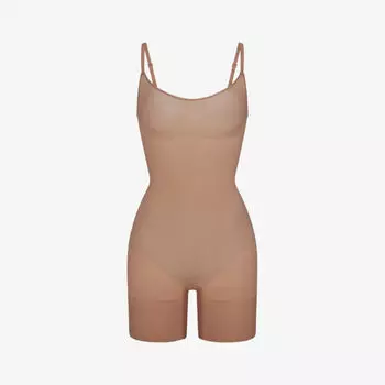 Боди Everyday Sculpt из эластичной ткани со сборками Skims, цвет sienna