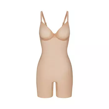 Боди на косточках до средней длины бедра SKIMS Simply Bare, цвет Clay