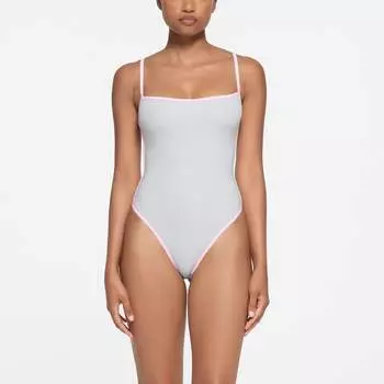 Боди с контрастной отделкой и круглым вырезом SKIMS, цвет platinum