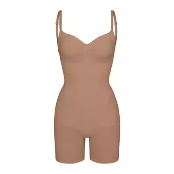 Боди с нижней частью спины до средней части бедра SKIMS, цвет sienna