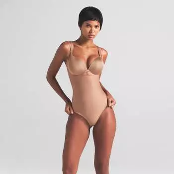Боди-стринги core sculpt с открытым бюстом SKIMS SKIMS BODY, цвет sienna