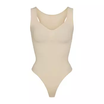 Боди-стринги с круглым вырезом SKIMS Seamless Sculpt, песочный
