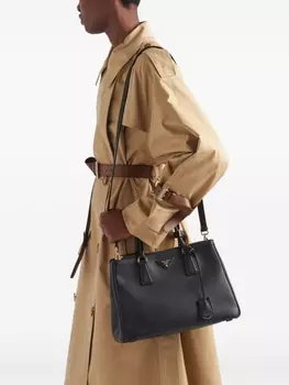 Большая кожаная сумка Prada Galleria, черный