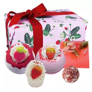 Bomb Cosmetics Подарочный набор для ванн Strawberry Feels Forever 5 шт.