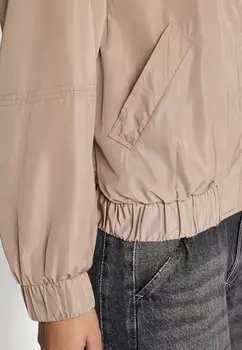 Бомбер Onlminna Oversize Jacket ONLY, деталь серебристой норки/серое перо